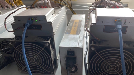 Χρησιμοποιημένος ανθρακωρύχος 942W Bitmain Antminer L3++ 550M 6.5Kg νομισμάτων Lite